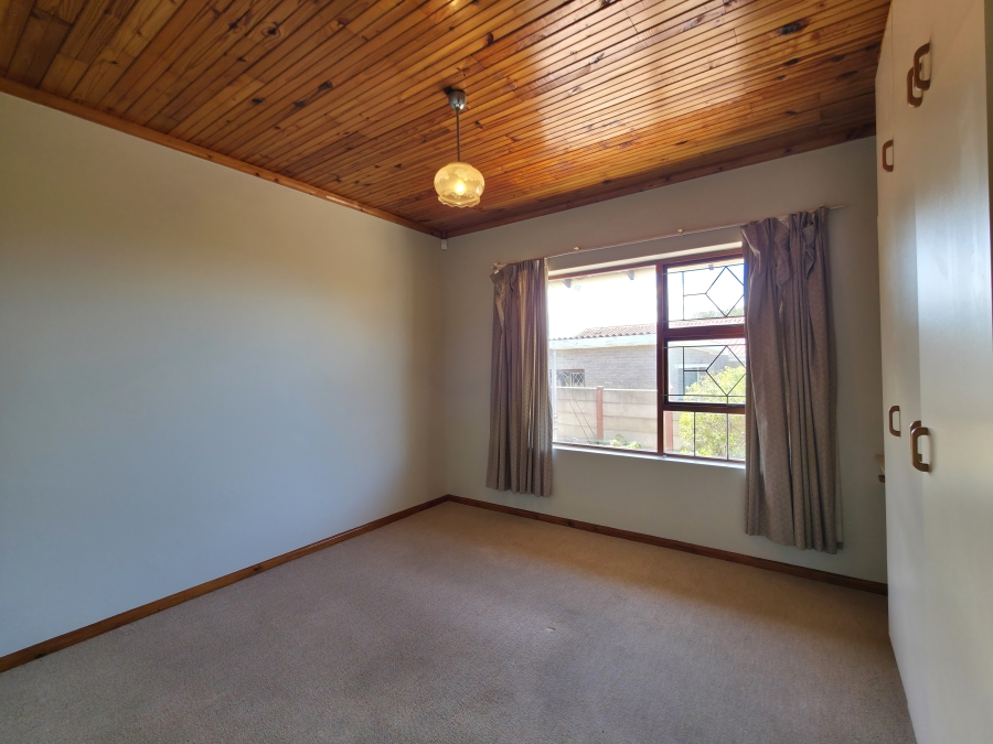 4 Bedroom Property for Sale in Wavecrest Eastern Cape